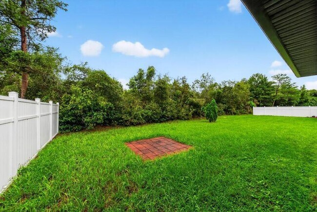Building Photo - 2252 Fernwood St