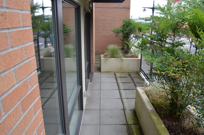 Building Photo - 400 Washington Ave