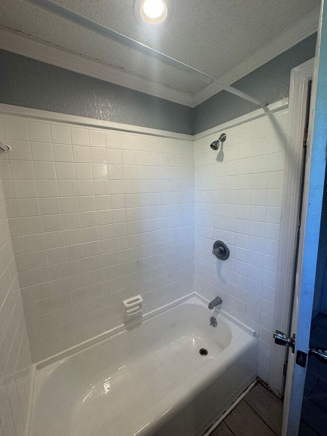 Building Photo - 2 Bedroom 1 Bathroom Duplex in Marianna Fl