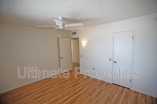 Building Photo - 9859 W Emberwood Dr