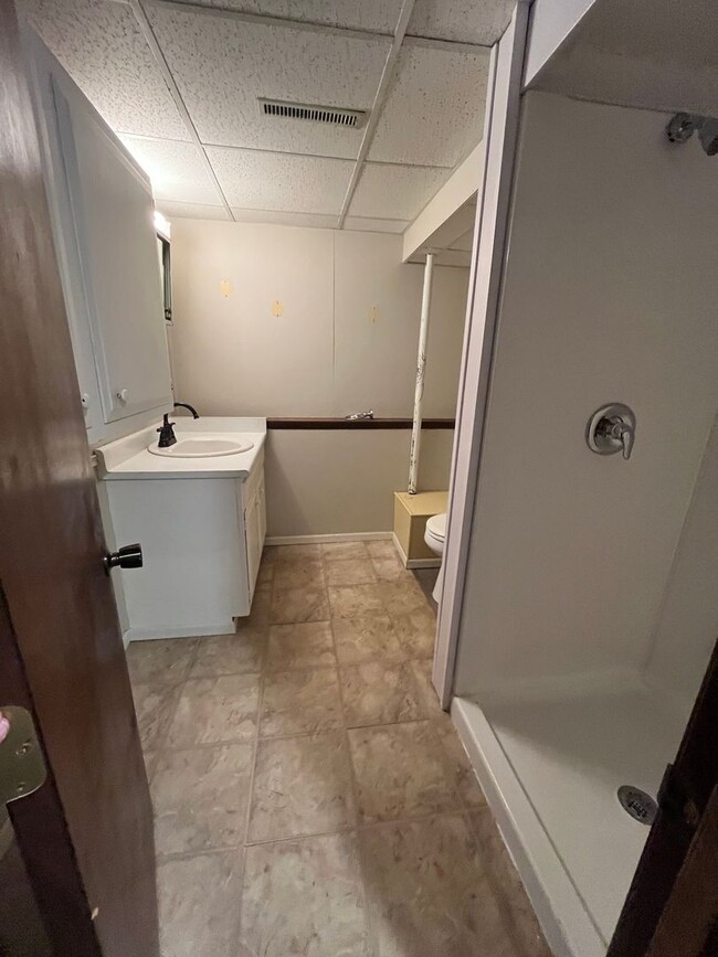 Building Photo - 4 Bed/2 Bath Rental Home with Fenced in Yard!