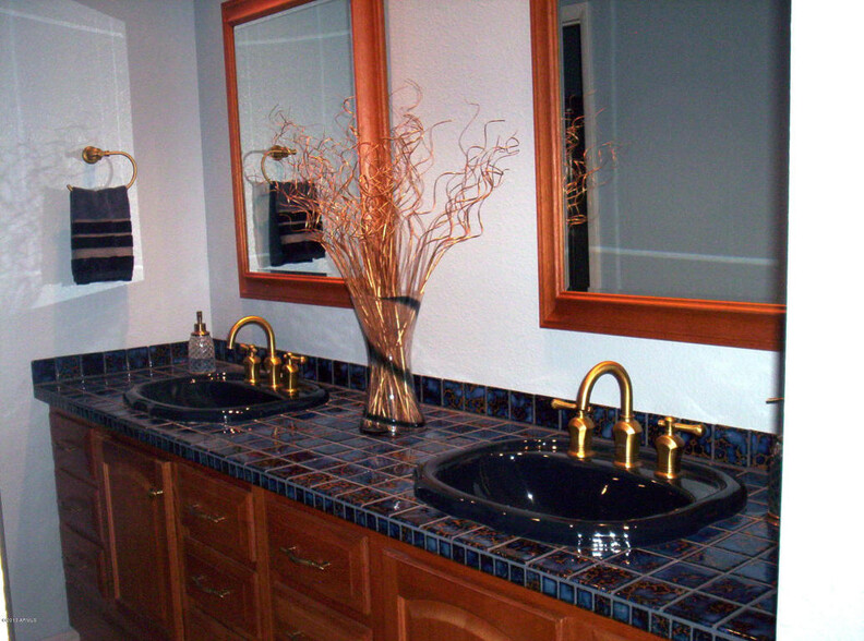 Double sink in master bathroom - 17213 N 49th Ave