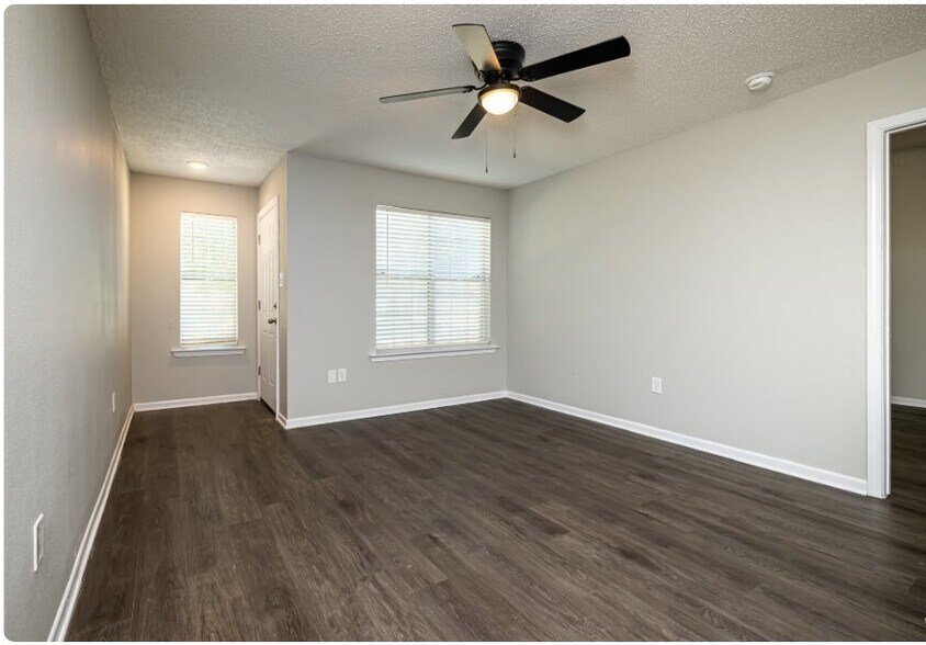 Building Photo - 2121 Lobdell Blvd