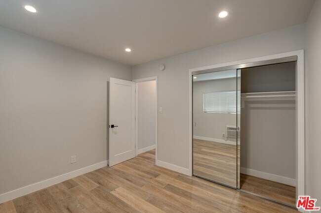 Building Photo - 4703 W St Charles Pl