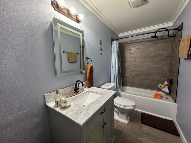 Building Photo - 19448 Highland Ridge Dr