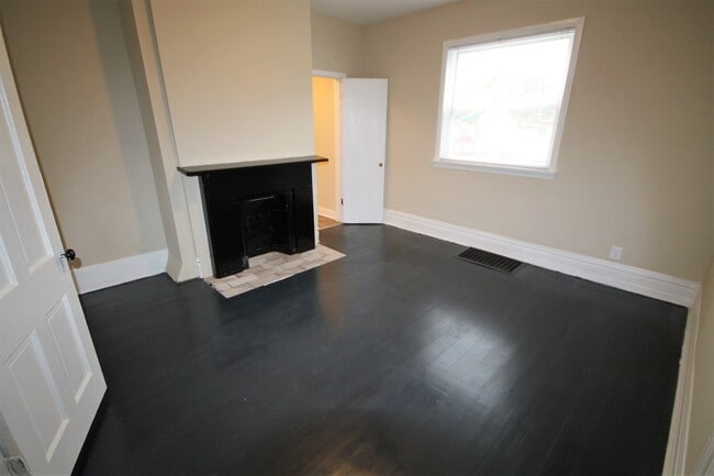 Building Photo - 27 E Duncan St