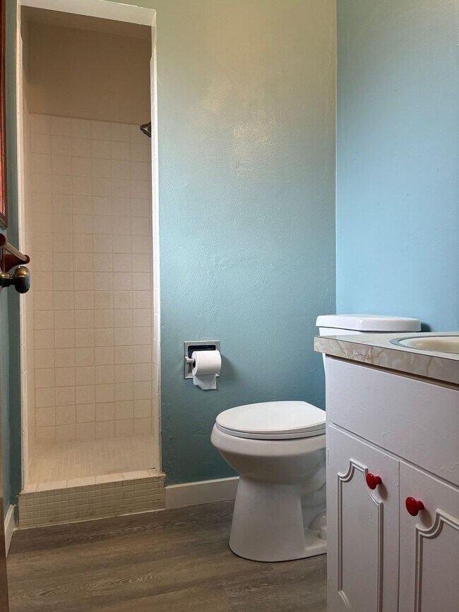 Building Photo - Beaverton Home Available ! Inquire today for a tour !