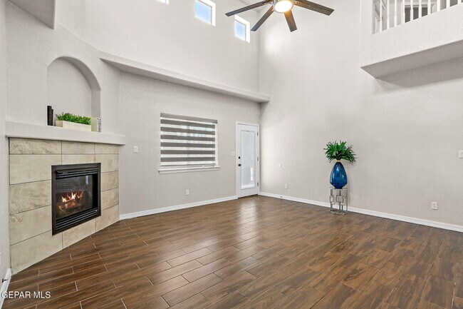 Building Photo - 3121 Tierra Paola Ln