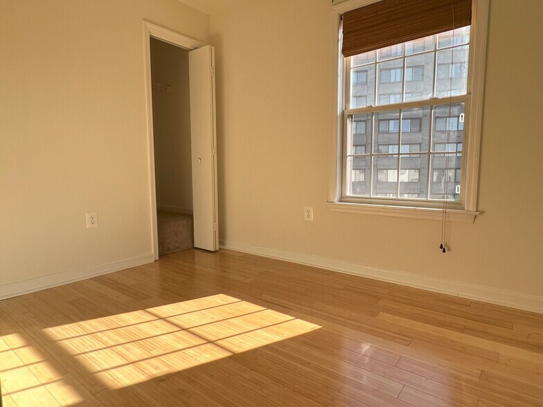 Building Photo - 2691 24th Rd S