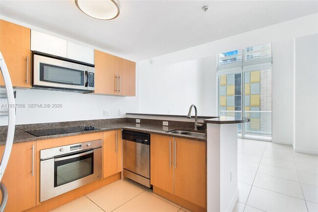 Building Photo - 300 S Biscayne Blvd