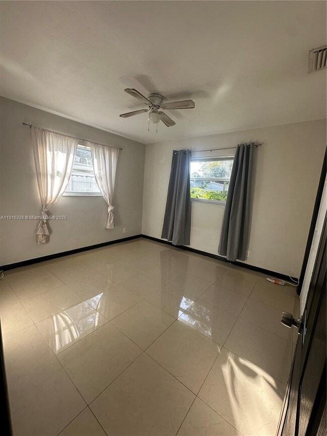 Building Photo - 2421 N 57th Terrace