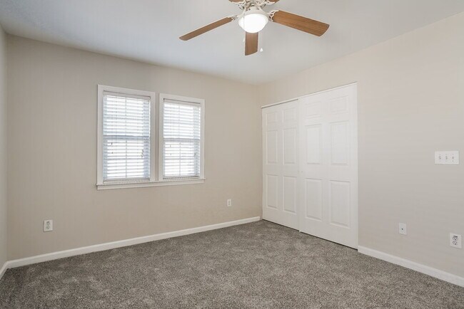 Building Photo - 2852 Roundleaf Ct