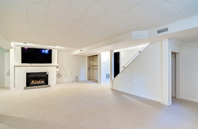 Building Photo - 616 SE Andover Pl