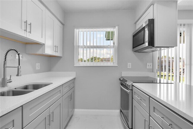 Building Photo - 5325 Curry Ford Rd