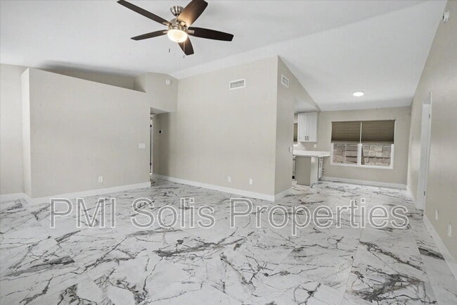 Building Photo - 1510 E Taro Ln
