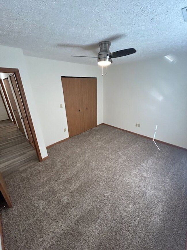 Building Photo - 2-Bedroom Ranch in Peaceful Piqua Neighbor...
