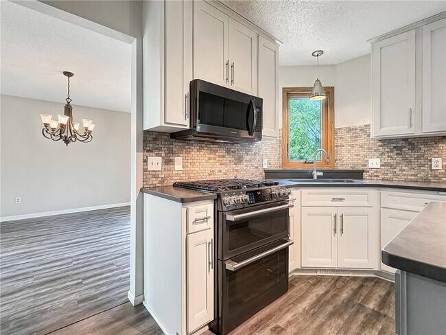 Building Photo - 15612 Canyon Ridge