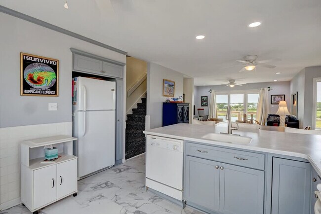 Building Photo - 1411 New River Inlet Rd