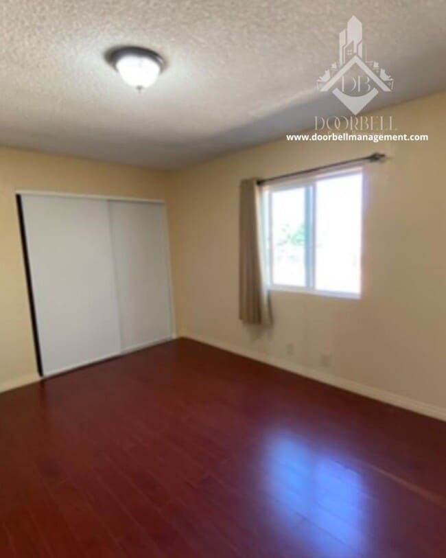 Building Photo - 265 E 2nd St