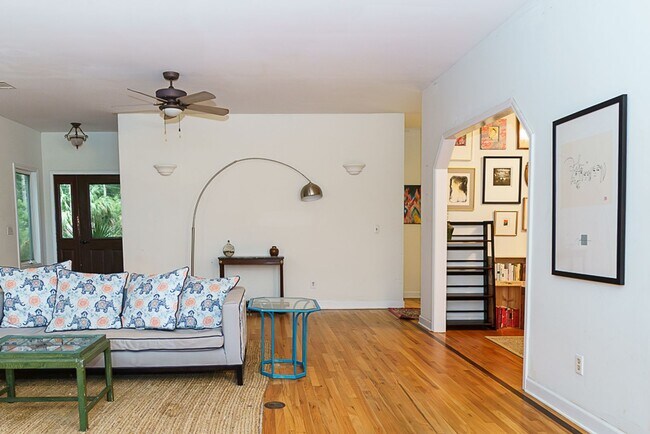 Building Photo - Amazing sunsets at this waterfront home