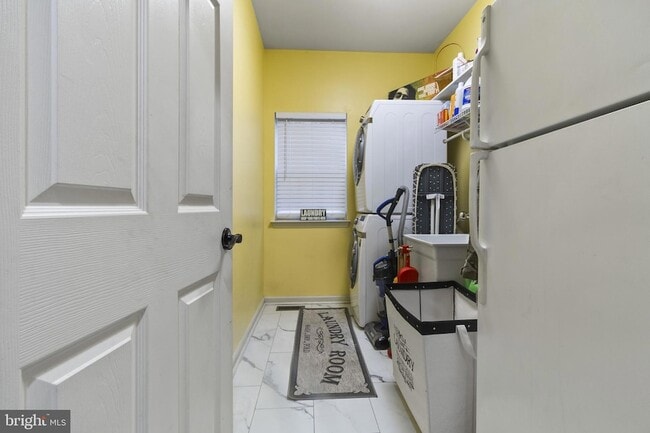 Building Photo - 144 Edgar Rd