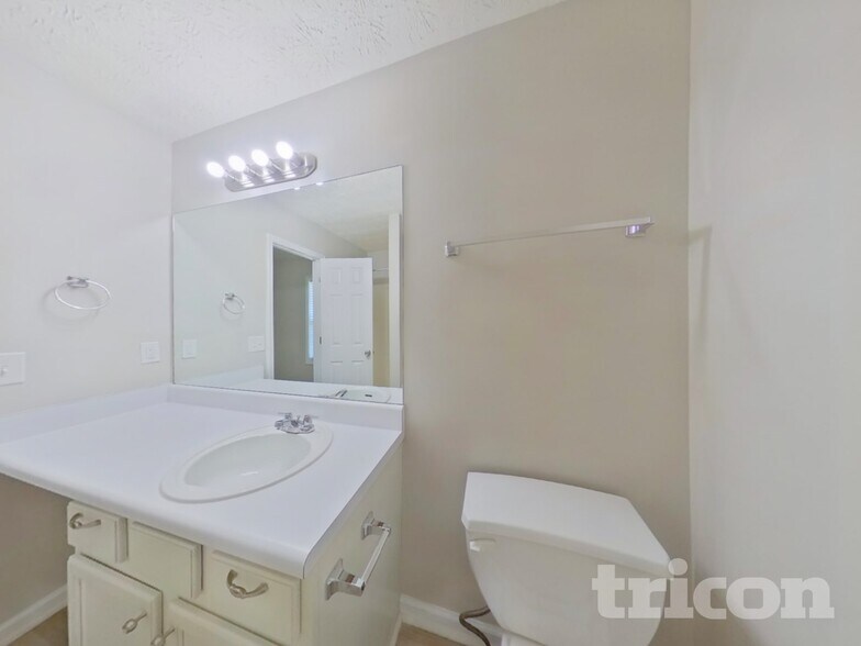 Building Photo - 217 White Pine Ln