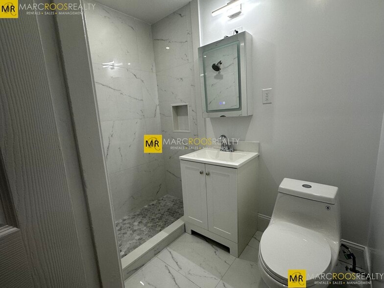 Building Photo - 474 Commonwealth Ave