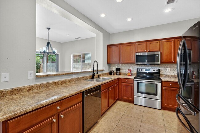 Building Photo - 697 W Oak Tree Ln