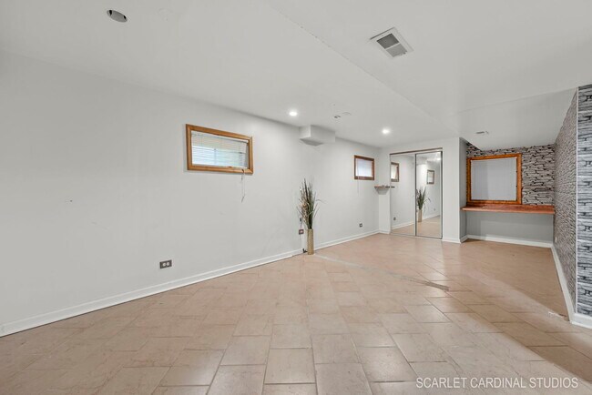 Building Photo - 54 N Royal Oak Dr