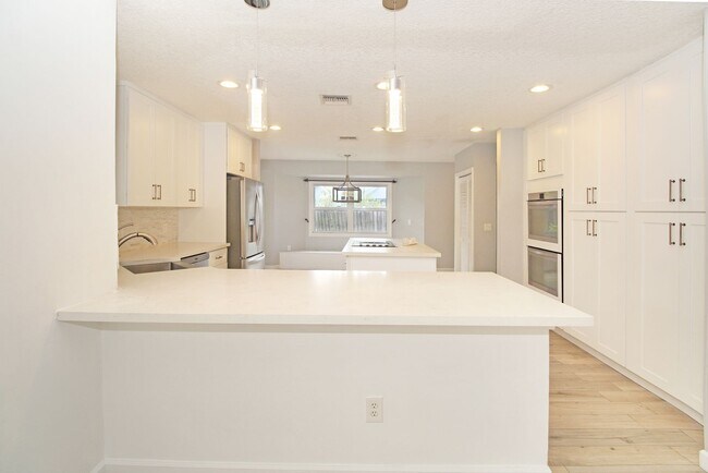Building Photo - Spacious 4BR Pool Home on Quiet Cul-de-Sac in Wellington