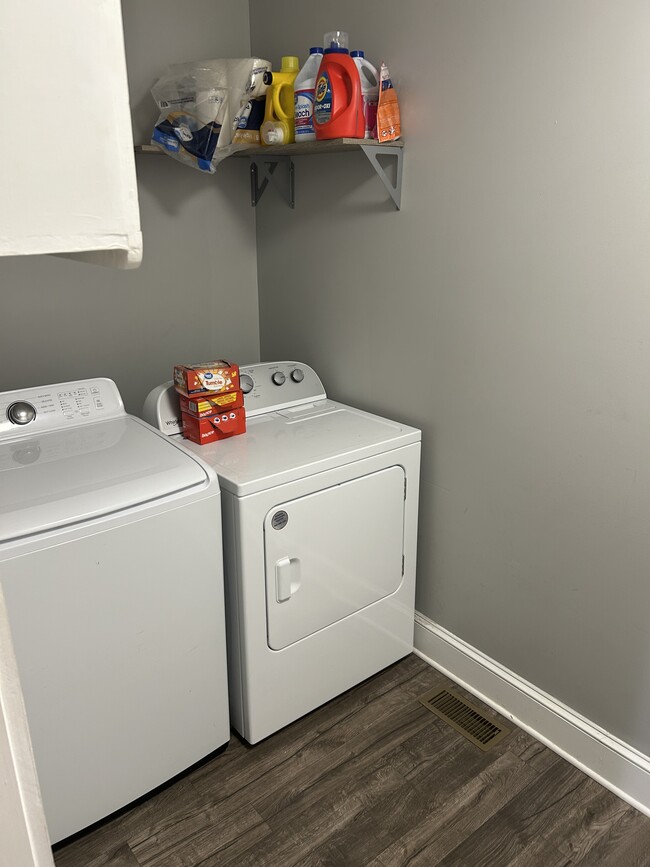 Building Photo - 1015 Noblin Ave