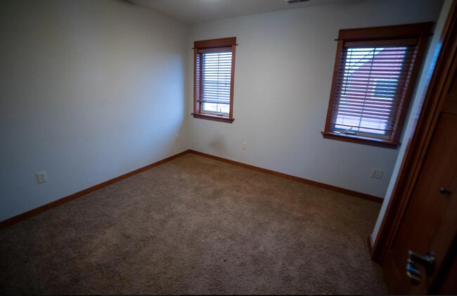 Building Photo - Gorgeous Single Family Home for Rent in Valley West Neighborhood! Near parks and ponds!