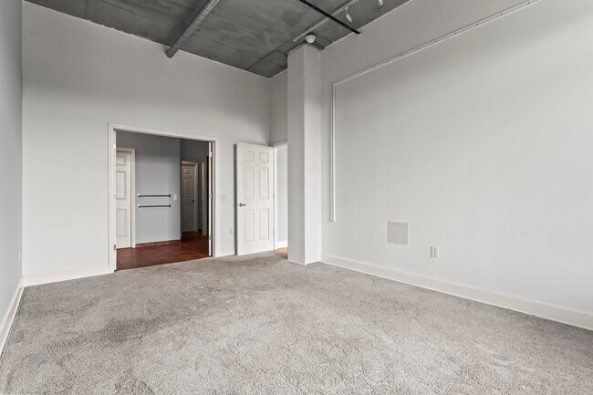 Building Photo - 3820 Roswell Rd NE