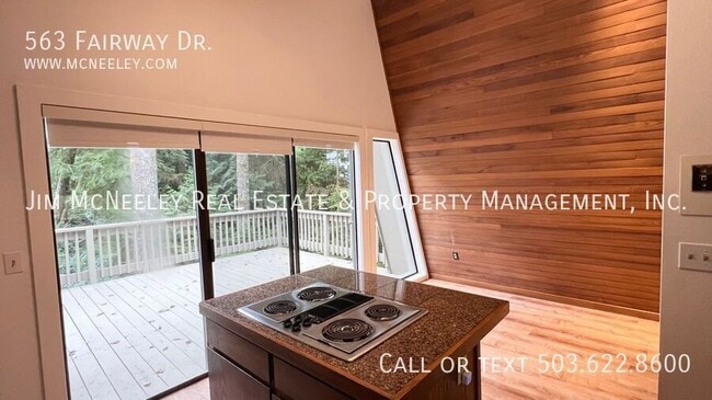 Building Photo - 563 Fairway Dr