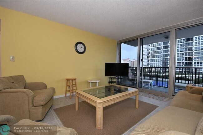 Building Photo - 525 N Ocean Blvd
