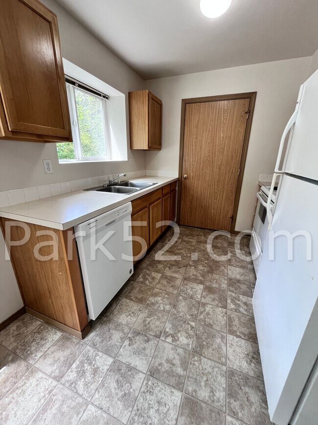 Building Photo - 2 Bedroom 2 Bathroom Ground Floor Condo