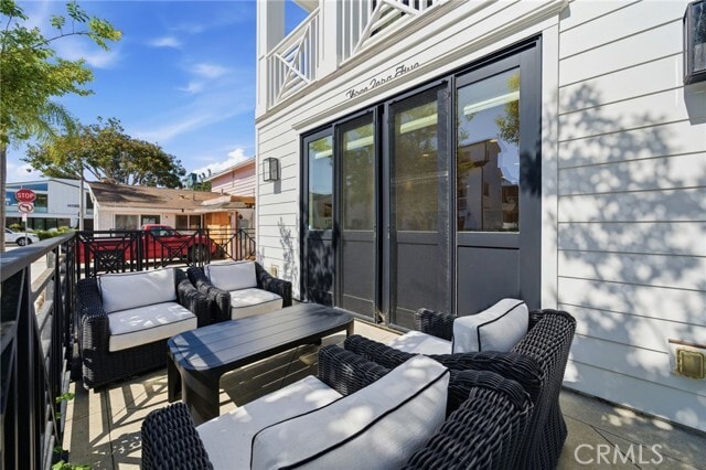 Building Photo - 305 Montero Ave