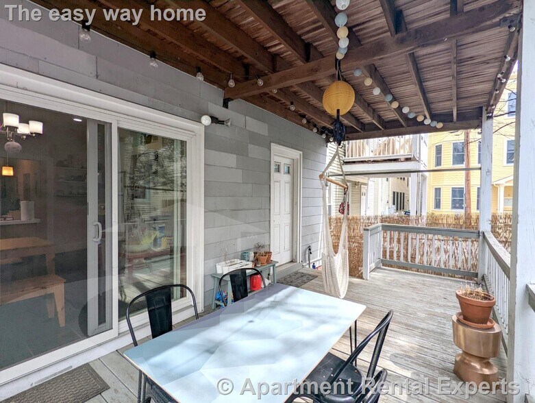 Building Photo - 392 Washington St