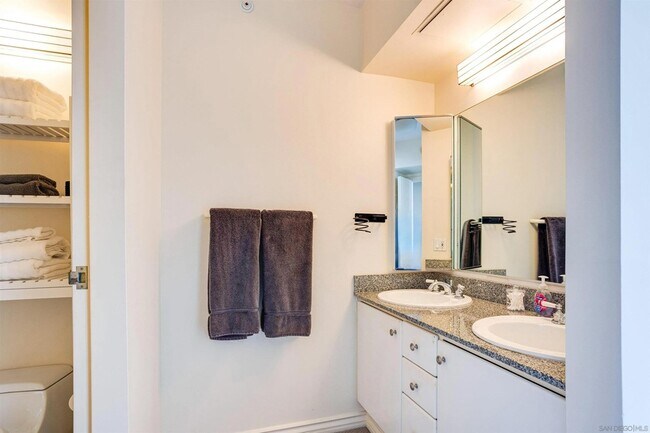 Building Photo - 500 W Harbor Dr