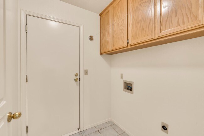 Building Photo - 8566 Aspen Brook Way
