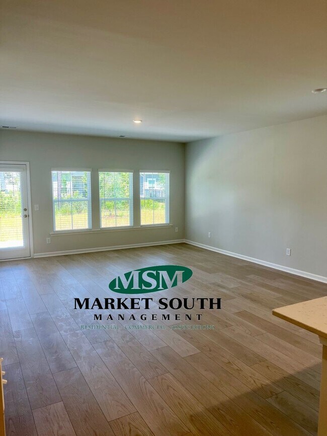 Building Photo - 114 Binscombe Ln