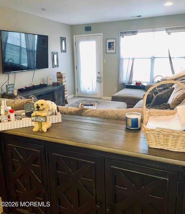 Building Photo - 398 Brookview Ct