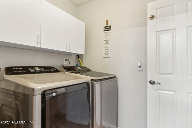 Building Photo - 2537 Emperor Dr