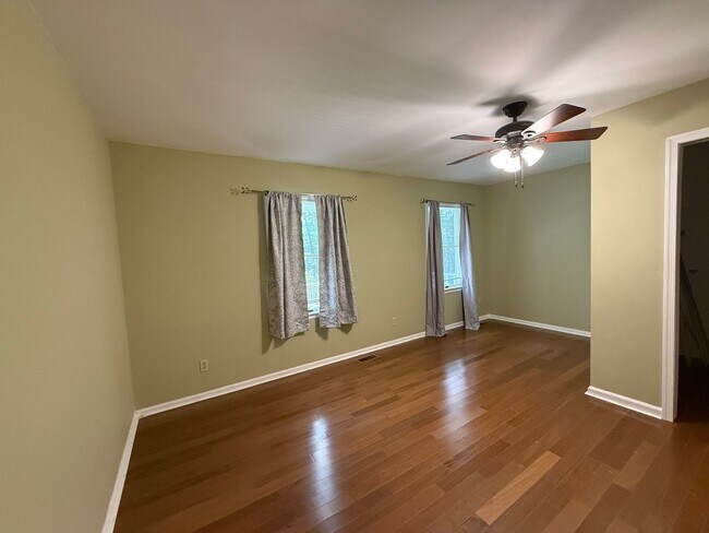 Building Photo - 678 Jefferson Dr