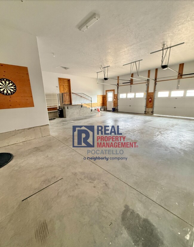 Building Photo - 13355 N Dekay Rd