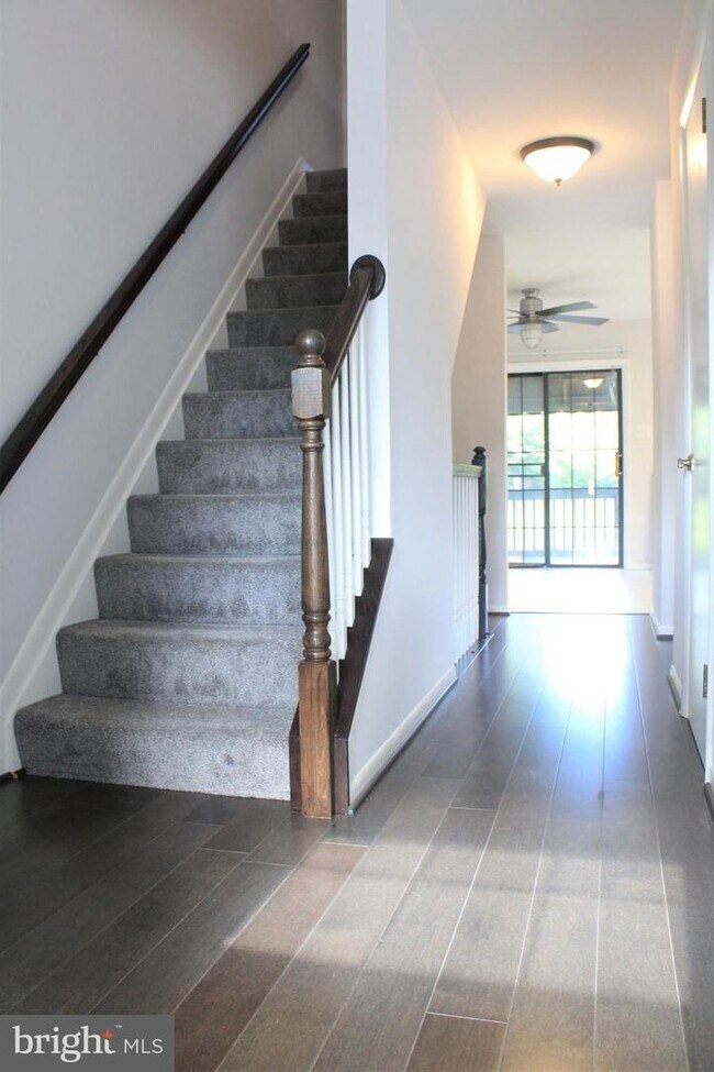 Building Photo - 27 Tudor Ct