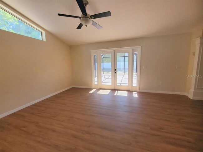 Building Photo - 10 Wayler Pl