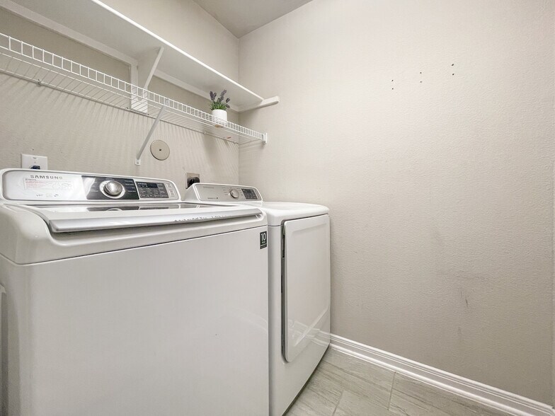 Building Photo - 10624 Langham Dr