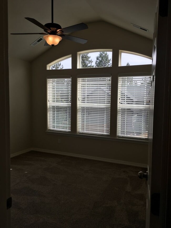 Building Photo - $1,000 off 1st Month's Rent!!! Gorgeous River Canyon Community Home!