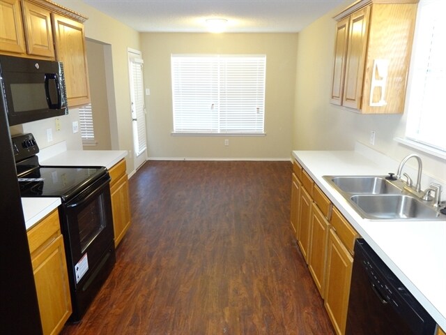 Building Photo - 721 Stonebrooke Dr